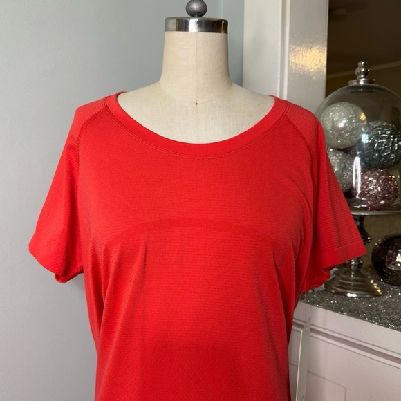 Lululemon Swiftly Tech 2.0 Short Sleeve Short Womens Size 16 Love Red NWT - Picture 4 of 11